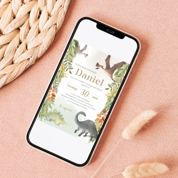 Invitación Digital de Comunión, cumpleaños, Baby Shower o Comunión. Temática Dinosaurios con hojas en tonos verde y teja.