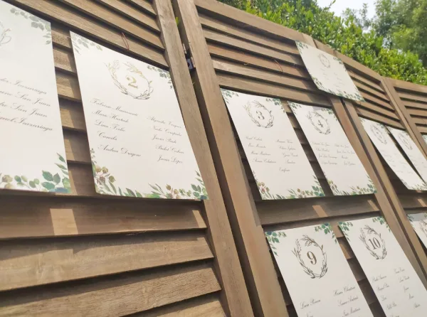 Seating plan personalizado para eventos, con nombres incluidos e ideal para organizar mesas en fiestas o celebraciones especiales.